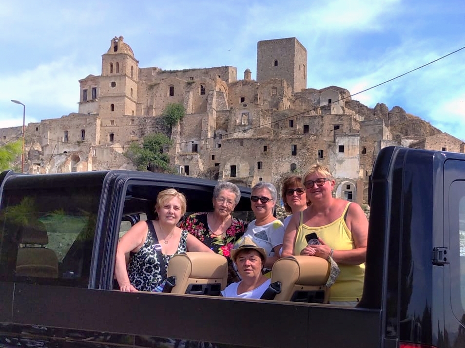 A Craco con il Minivan Open Top Luxury (NCC Matera) per vedere uno dei posti magici della Basilicata