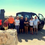 Gruppo di amici con il Minivan Open Top Luxury (NCC Matera)
