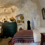 Casa grotta di Matera con un letto tutto particolare