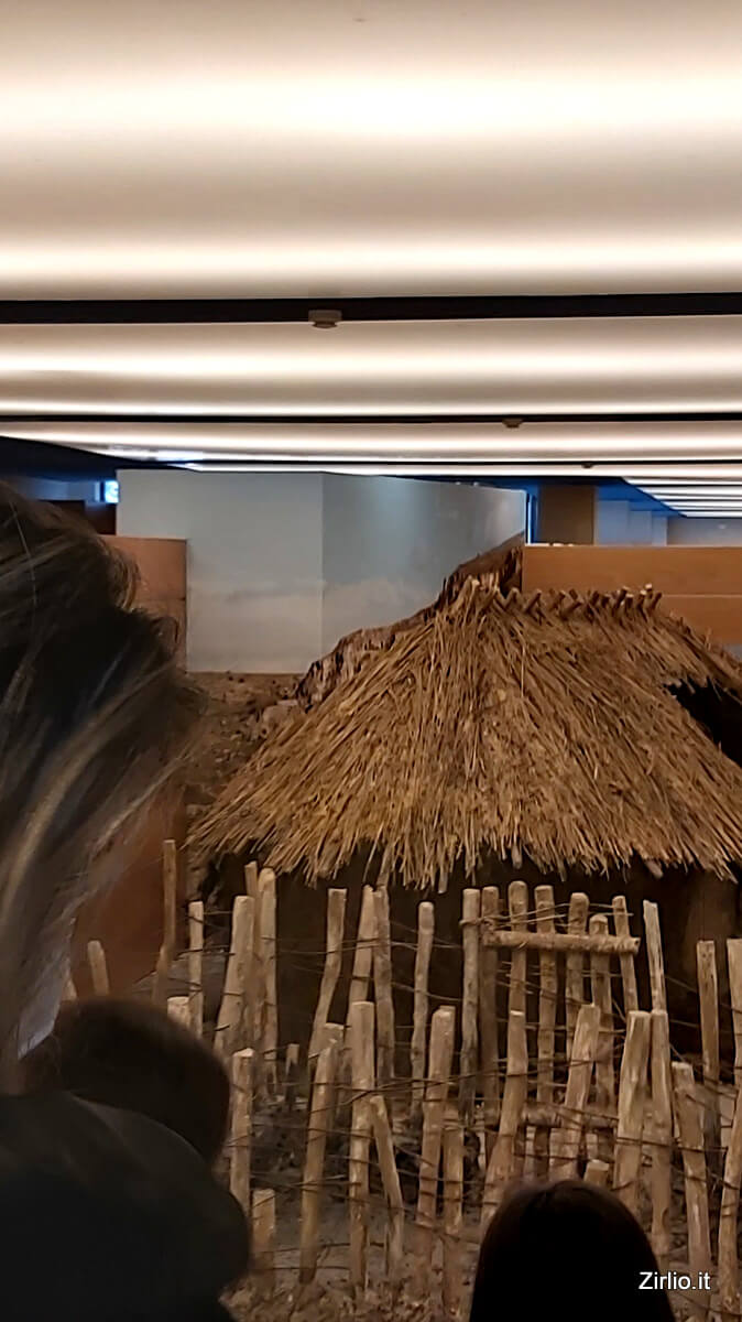 Ricostruzione capanna del neolitico nel museo Ridola