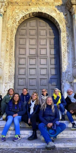 Foto di gruppo al termine della visita guidata di Bari Foto di gruppo al termine della visita guidata di Bari