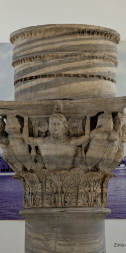 Capitello originale delle colonne romane Visita guidata di Brindisi - Capitello originale